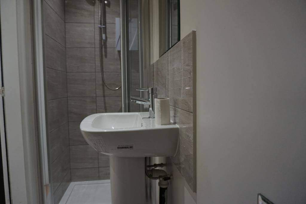 Town Centre Apartments 듀스버리 외부 사진